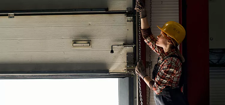 Addressing Common Garage Door Stoppage Issues in Oakleaf Plantation, FL
